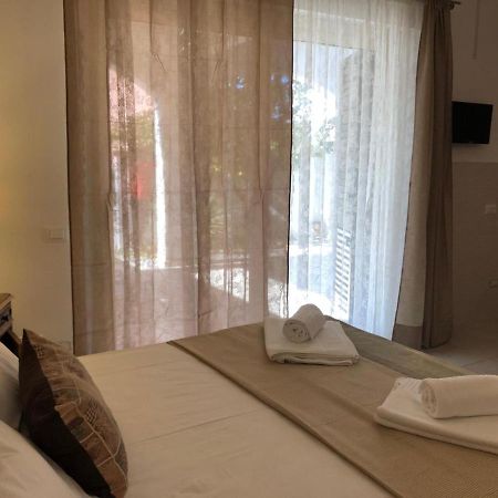 Odegos Mono & Trilo Bed & Breakfast Torre dell'Orso Exterior photo