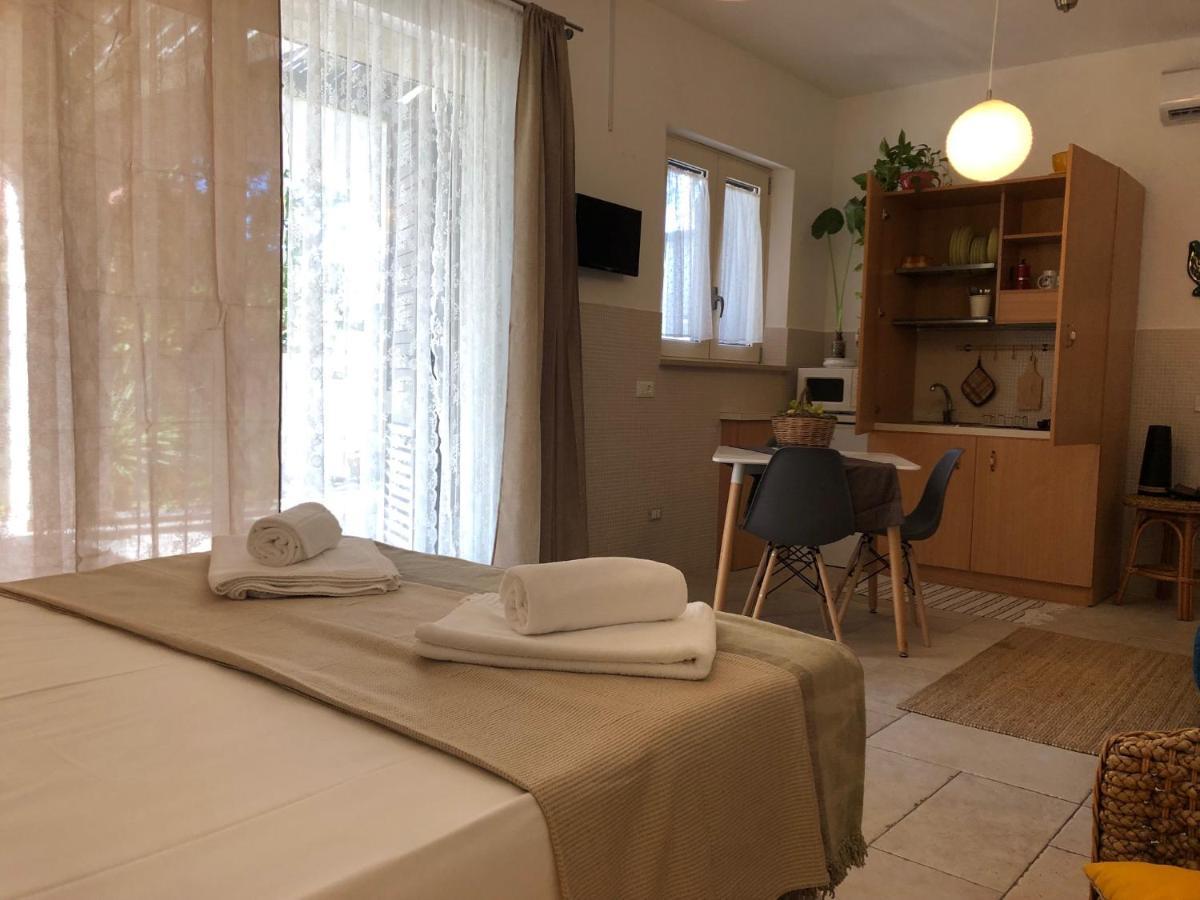Odegos Mono & Trilo Bed & Breakfast Torre dell'Orso Exterior photo